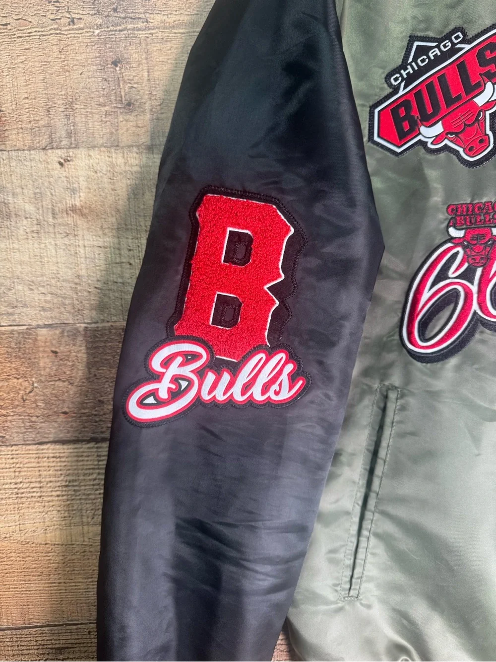 NBA Chicago Bulls Satin Bomber Jacket Mens 1966 logo Patches Basketball Medium